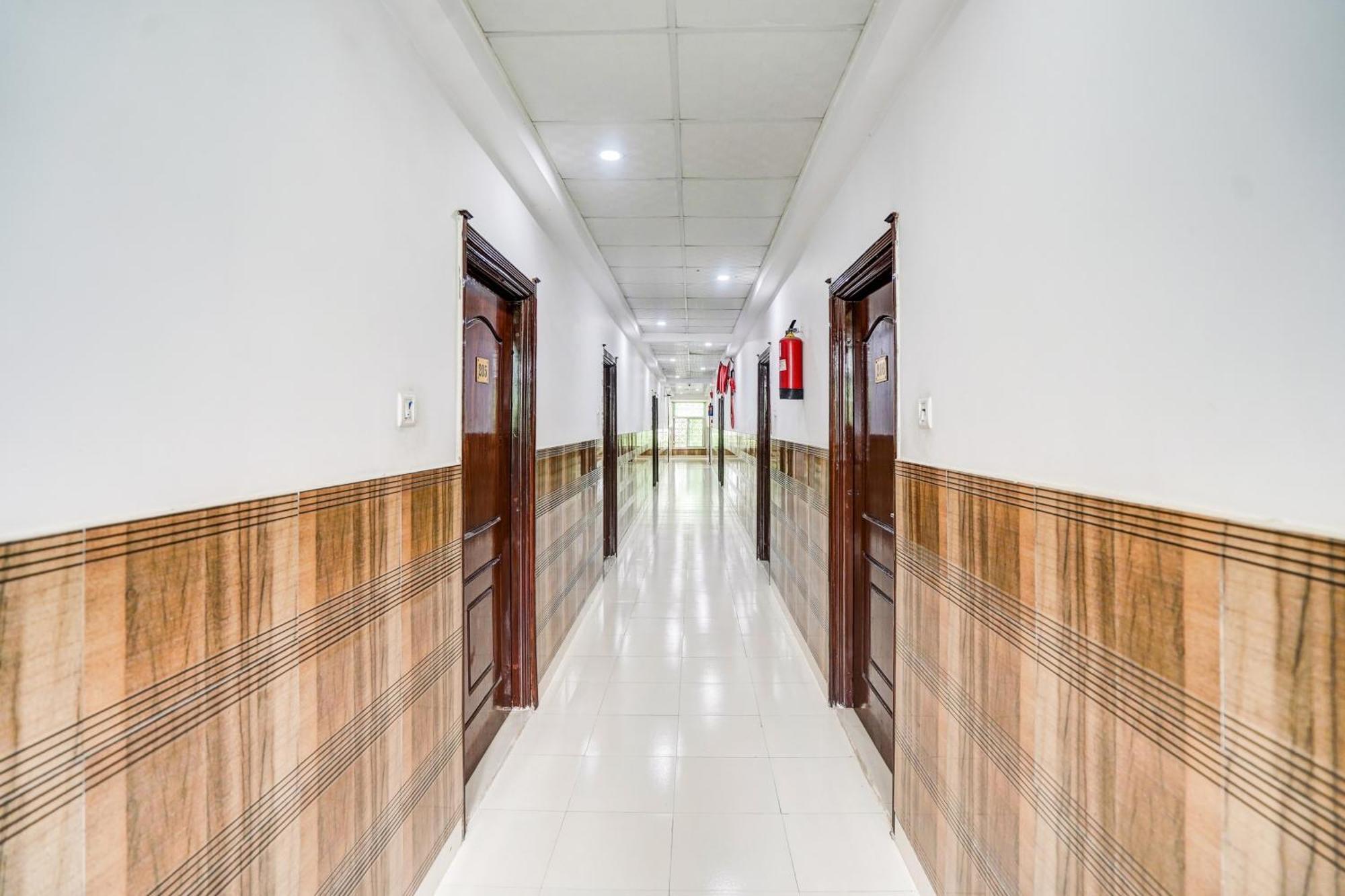 Super Hotel O Sgpgi Bijnaur Экстерьер фото