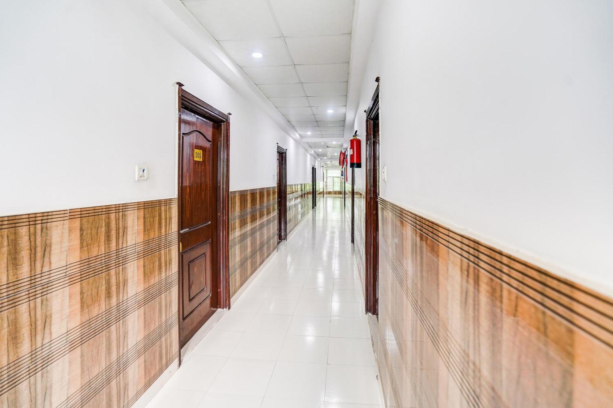 Super Hotel O Sgpgi Bijnaur Экстерьер фото